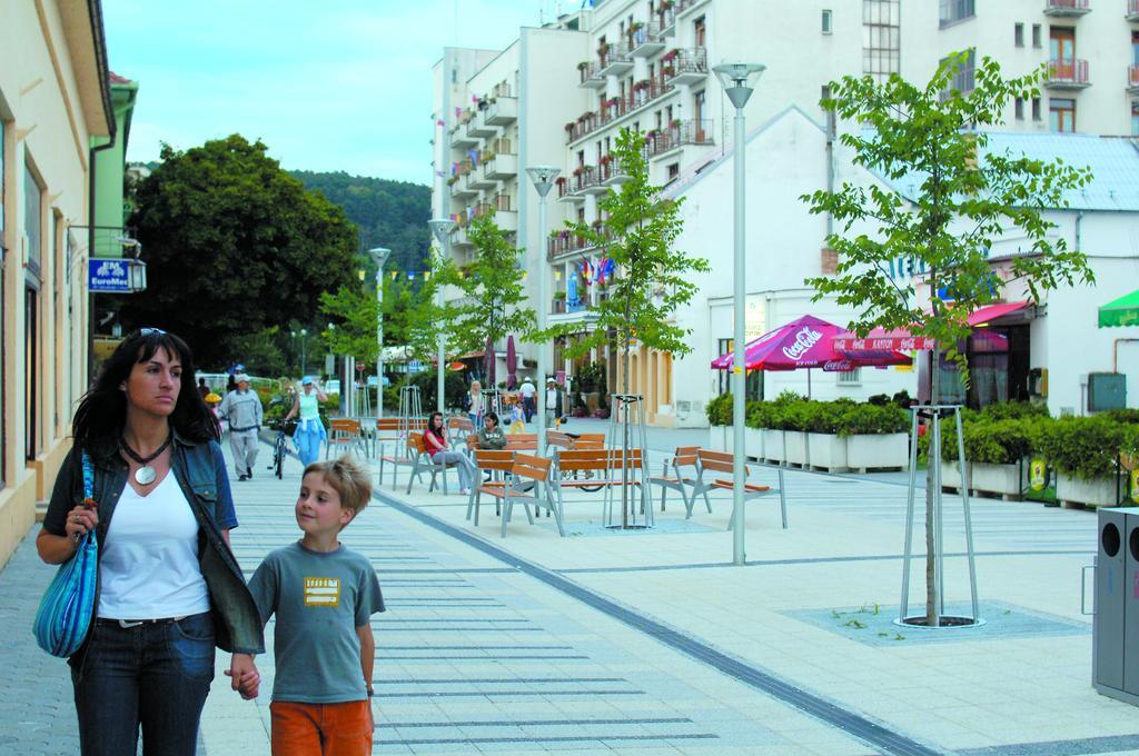 Ensana Jalta Piest'any Exterior foto