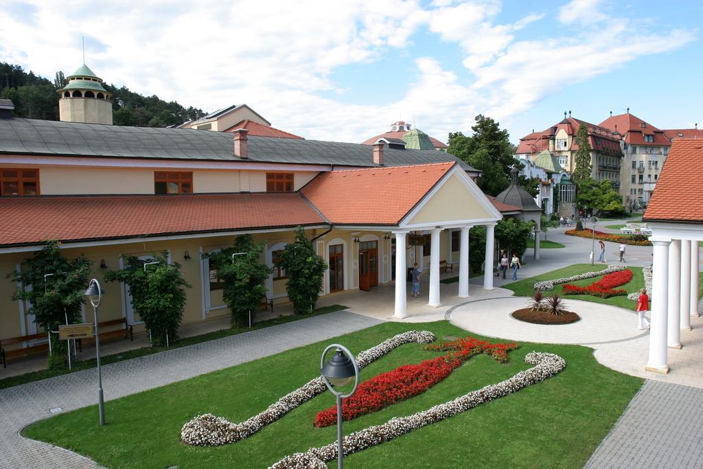 Ensana Jalta Piest'any Exterior foto